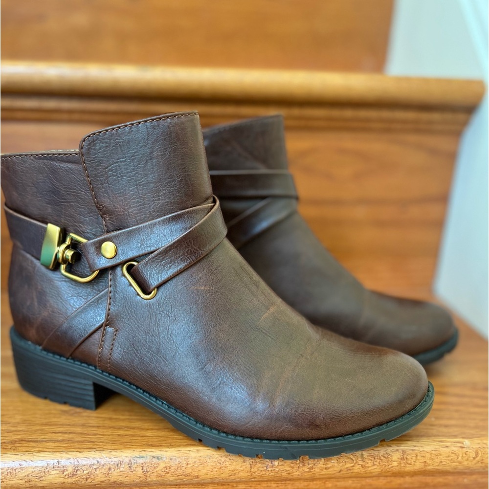 Brown boots perfect for fall season.